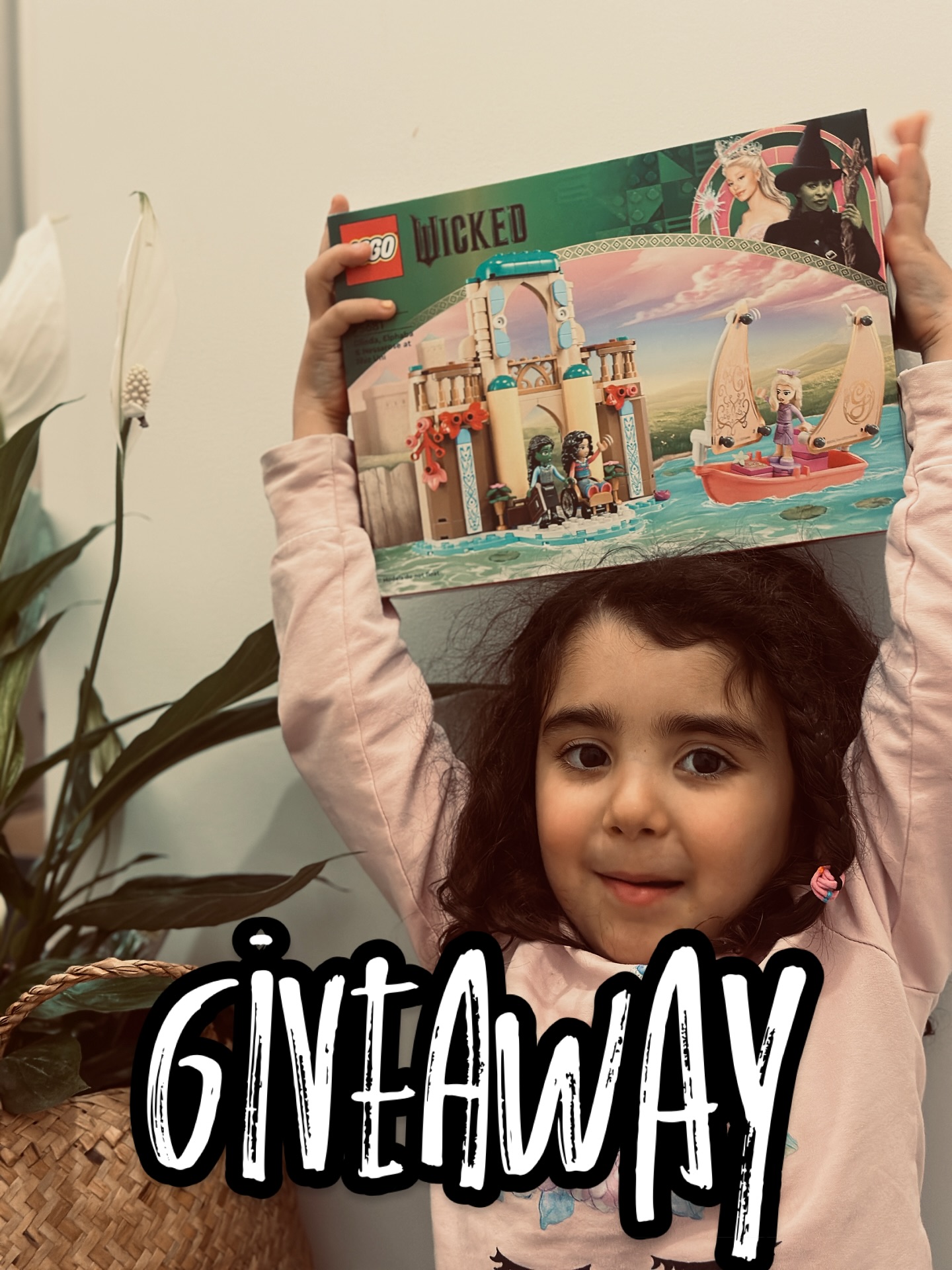 Giveaway LEGO Wicked Glinda